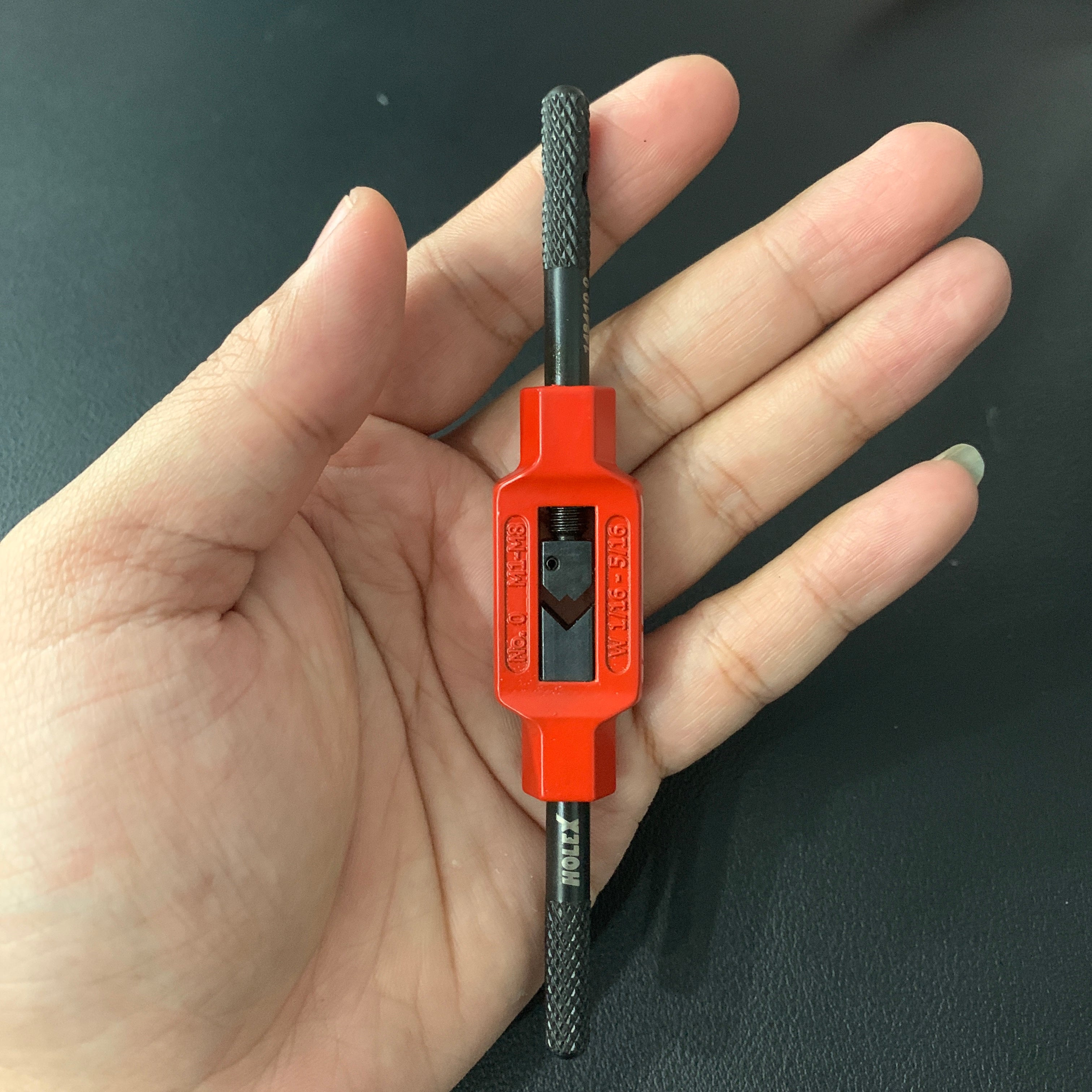 TAY QUAY TARO HOLEX 148410 THÂN ĐƯỢC LÀM BẰNG GANG