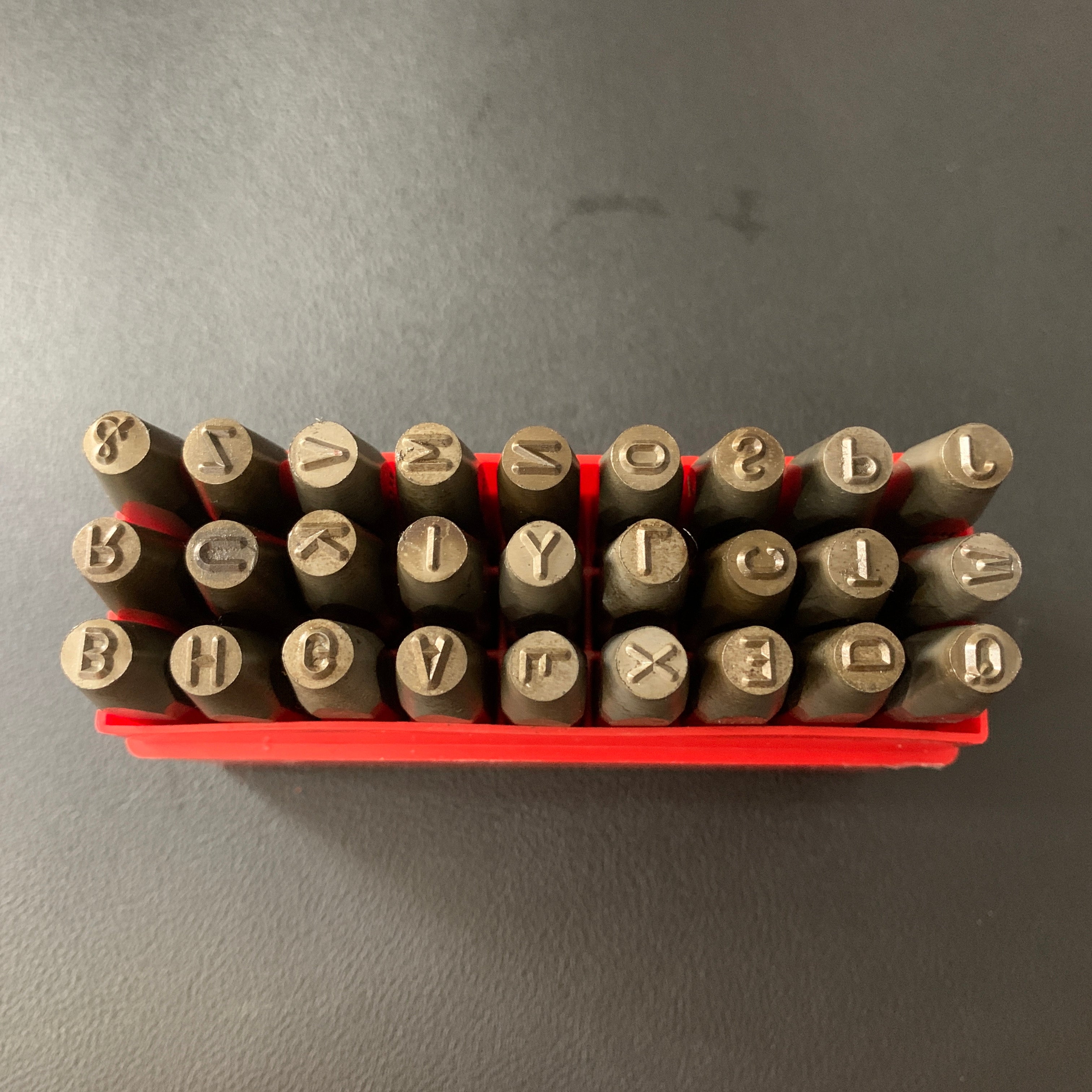 BỘ ĐÓNG CHỮ 27 CHI TIẾT HOLEX 085455 SIZE CHỮ 4MM
