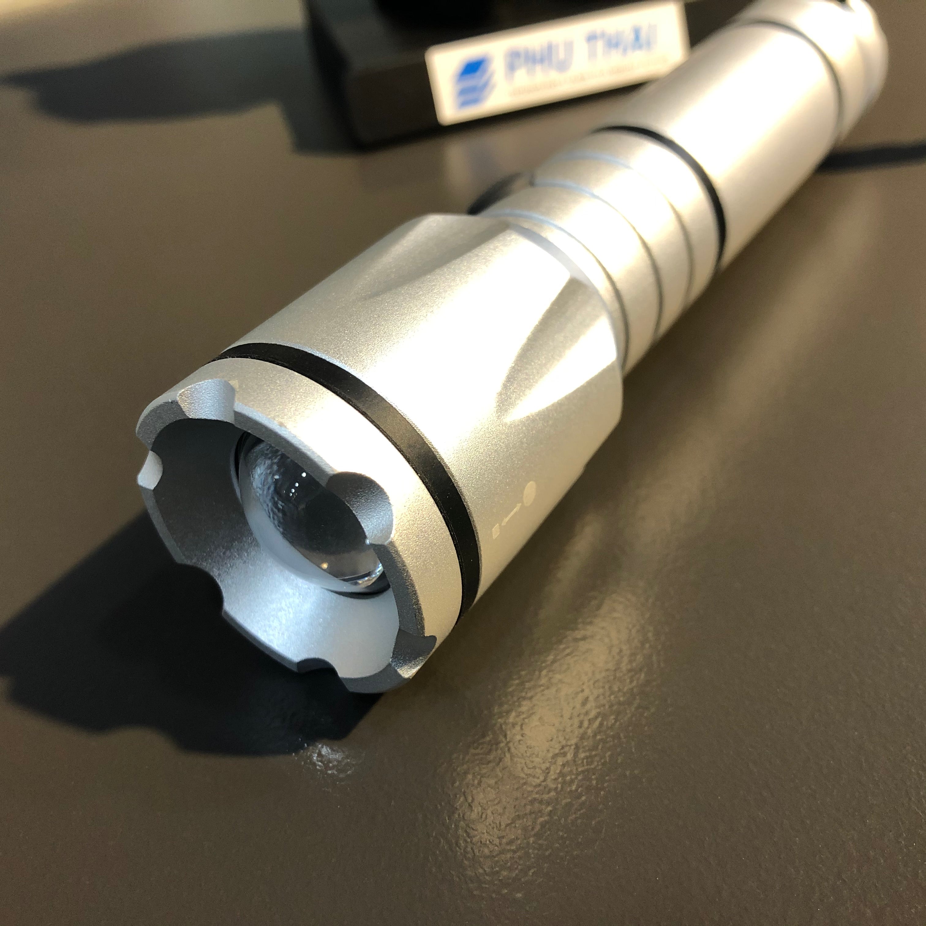 ĐÈN PIN CHIẾU SÁNG CÔNG NGHIỆP HOLEX 081437 SILVER