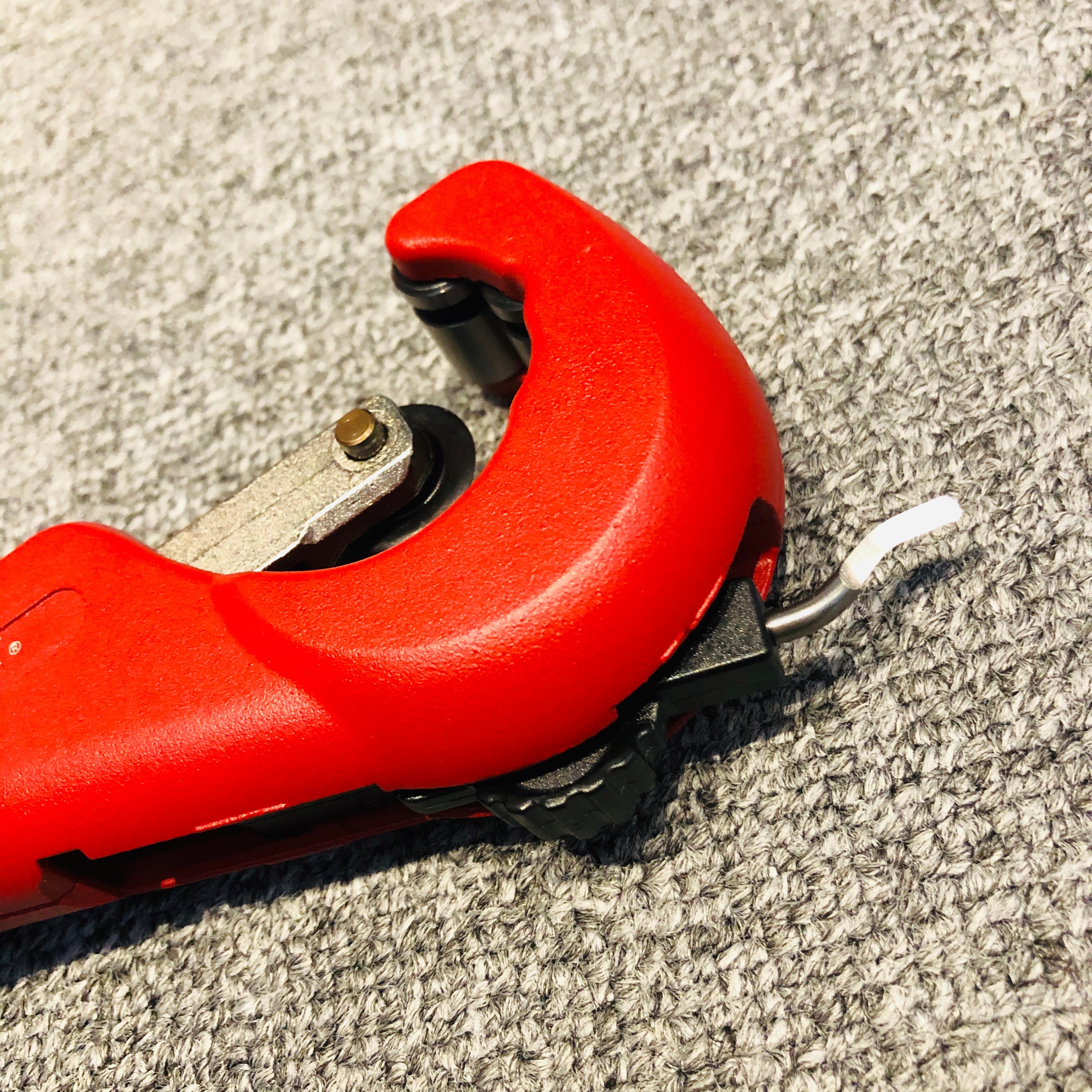 DỤNG CỤ CẮT ỐNG NHỎ VỚI 4 CON LĂN DẪN HƯỚNG HOLEX