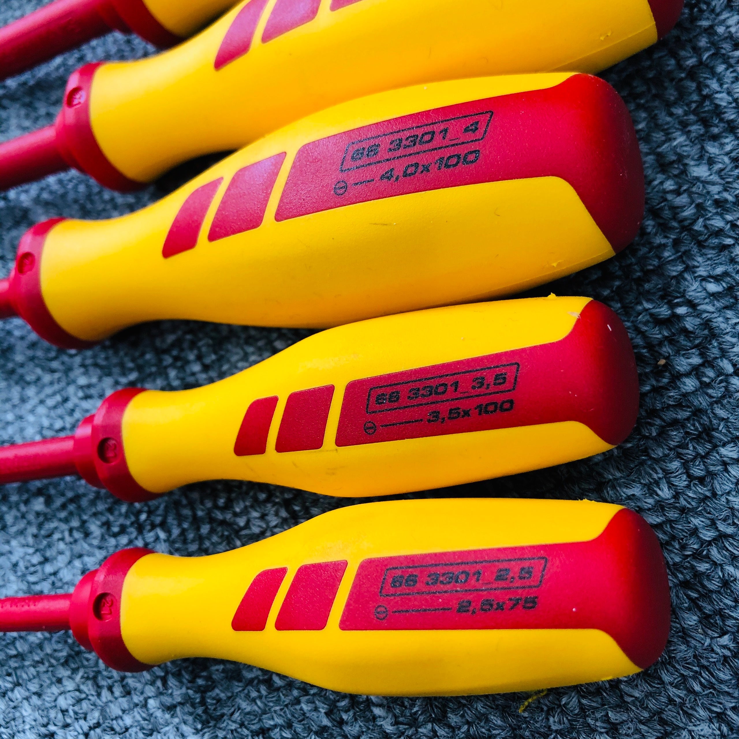 BỘ TUA VÍT HOLEX 6 CÂY CÁCH ĐIỆN 1000V, 4 ĐẦU DẸP VÀ 2 ĐẦU PHILLIPS