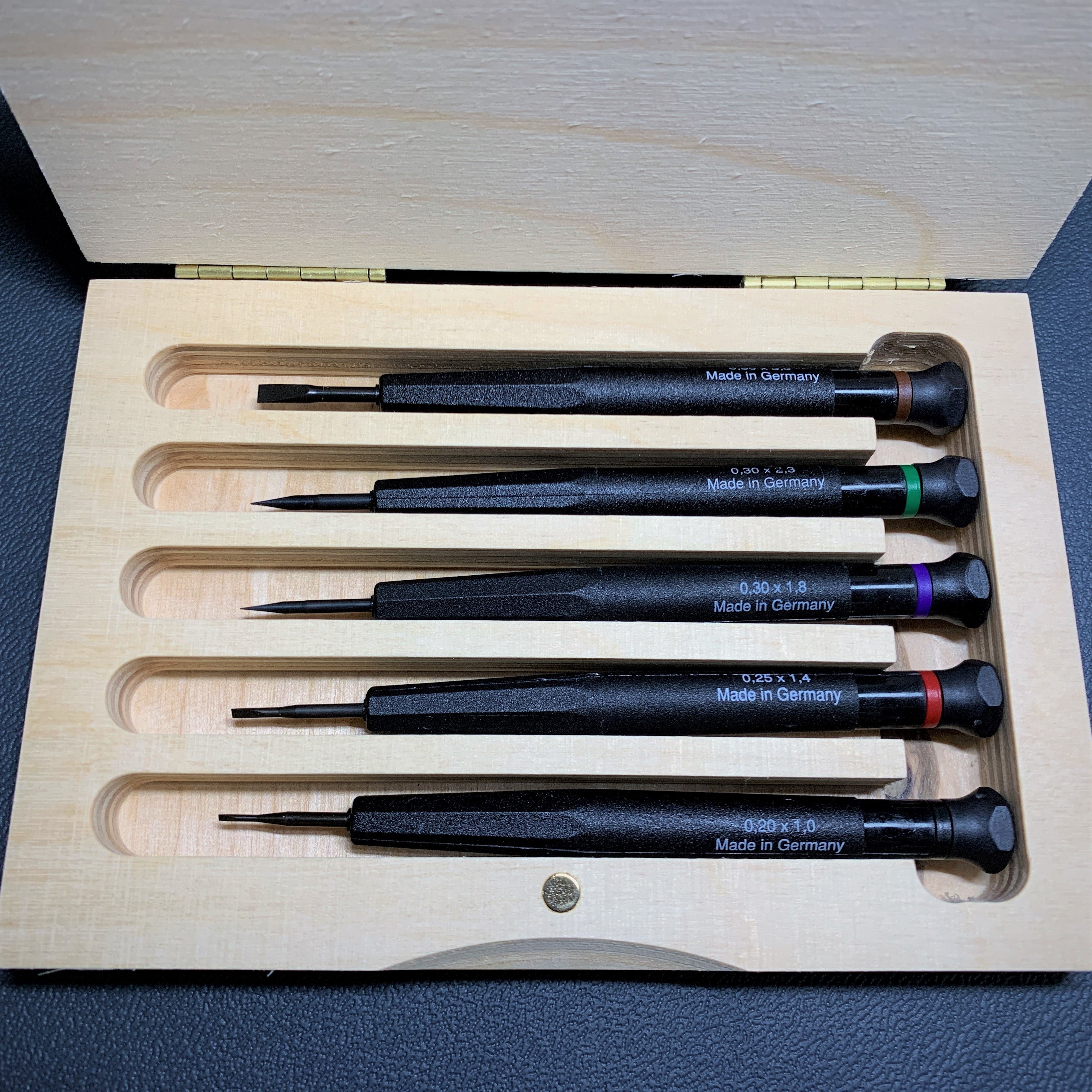 BỘ TUA VÍT SỬA ĐỒNG HỒ HOLEX 5 CHI TIẾT TRONG HỘP GỖ