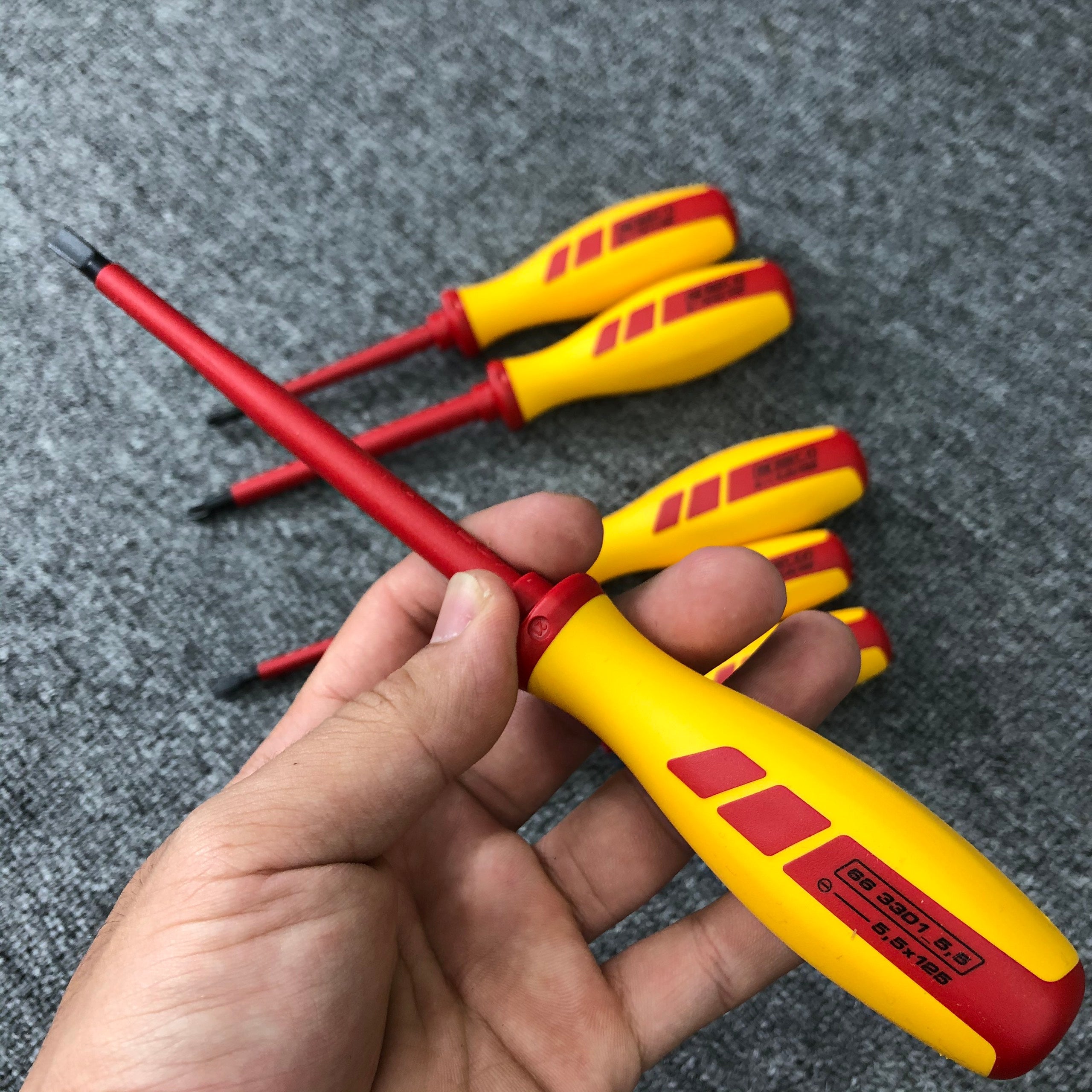 BỘ TUA VÍT HOLEX 6 CÂY CÁCH ĐIỆN 1000V, 4 ĐẦU DẸP VÀ 2 ĐẦU PHILLIPS