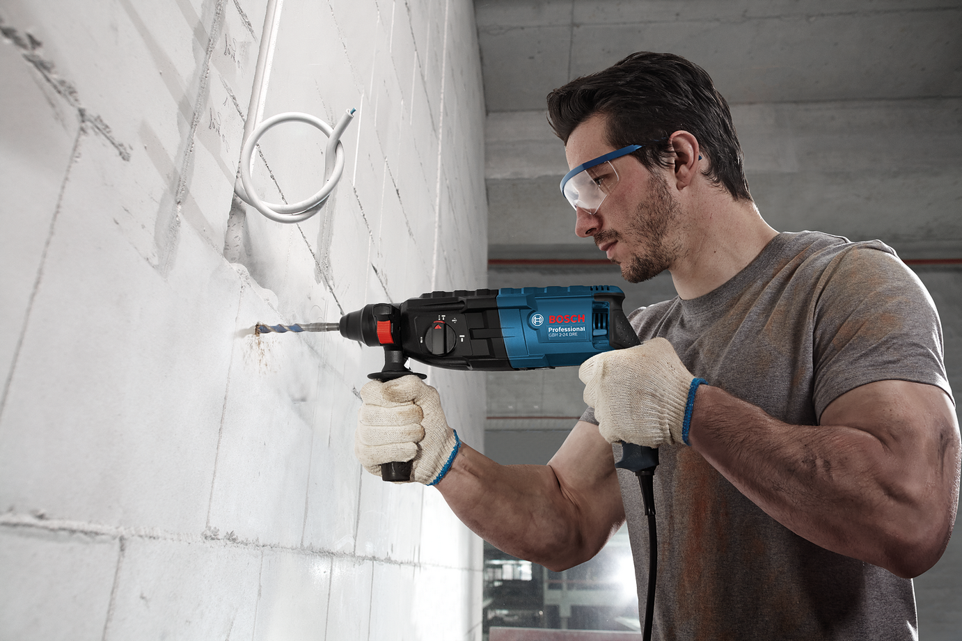 Máy khoan búa dùng điện 790W Bosch GBH2-24DRE 24mm