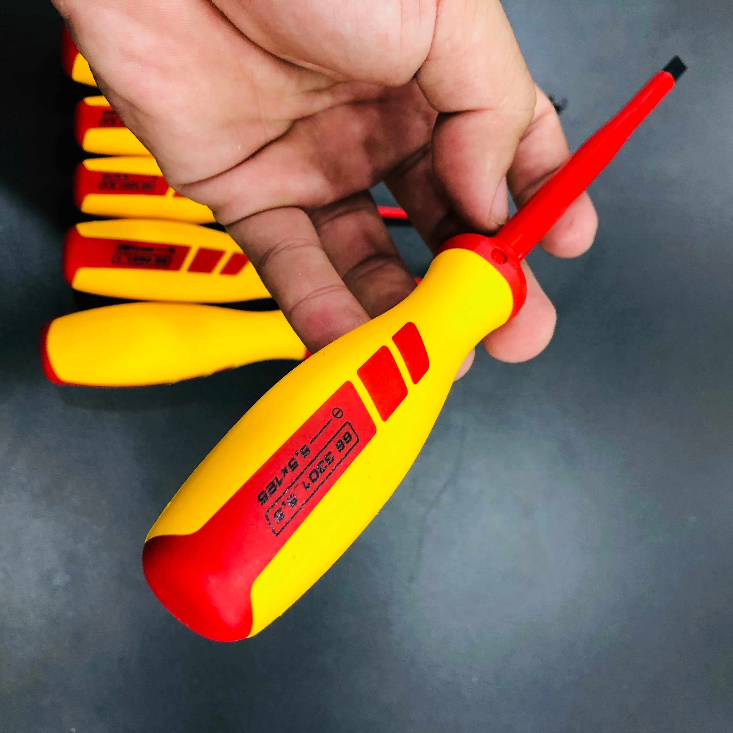 BỘ TUA VÍT HOLEX 6 CÂY CÁCH ĐIỆN 1000V, 4 ĐẦU DẸP VÀ 2 ĐẦU PHILLIPS